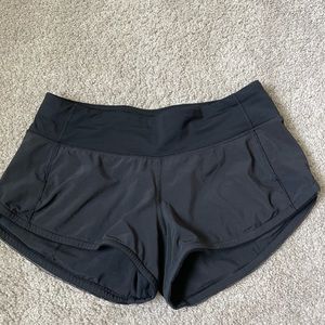 Lululemon speed up shorts 2.5 black special edition with detail